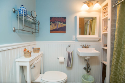 The Loft: the bathroom